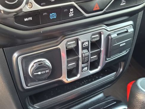 Used 2023 Jeep Wrangler Unlimited AWD/4WD image 20