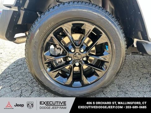 Used 2023 Jeep Wrangler Unlimited Sahara w/ Cold Weather Group AWD/4WD image 18