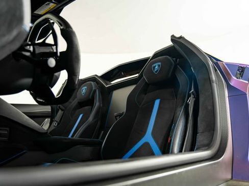 Used 2021 Lamborghini Aventador SVJ AWD/4WD image 14