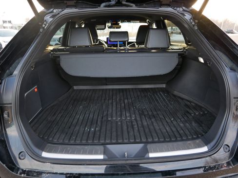 Used 2024 Toyota Venza XLE image 23