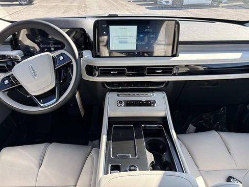 New 2026 Lincoln Aviator Reserve image 16