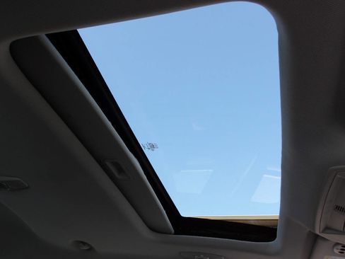 Used 2012 Ford Focus Titanium FWD image 40