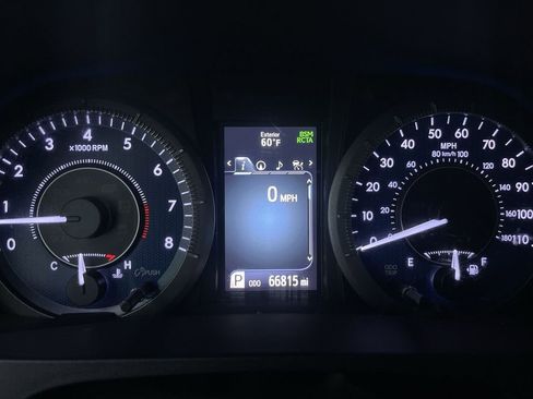 Used 2019 Toyota Sienna XLE w/ XLE Navigation Package image 3