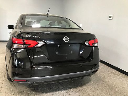 Used 2020 Nissan Versa S FWD image 4