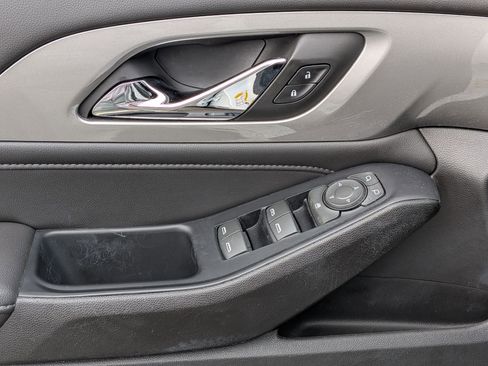 Used 2023 Chevrolet Traverse LT w/ Rear Camera Mirror Package AWD/4WD image 22