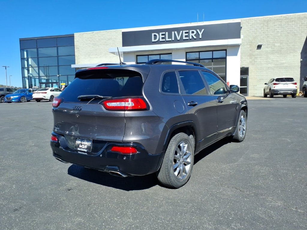 Used 2018 Jeep Cherokee Latitude AWD/4WD image 9