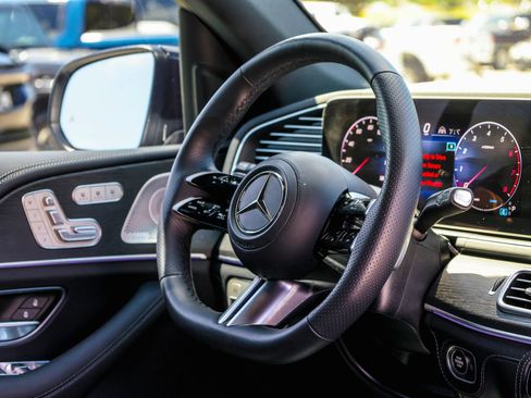 Used 2025 Mercedes-Benz GLS 450 4MATIC image 15