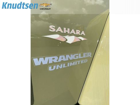 Used 2013 Jeep Wrangler Unlimited Sahara AWD/4WD image 11