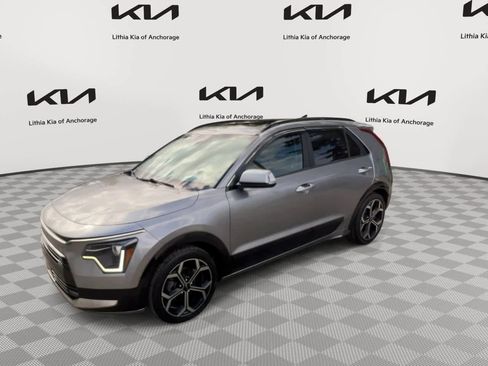 Used 2023 Kia Niro EX Touring FWD image 4