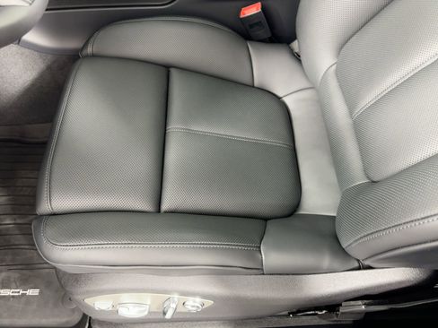 Used 2026 Porsche Macan image 14