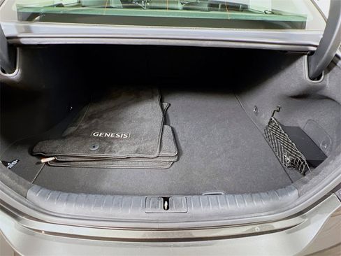 Used 2025 Genesis G70 2.5T image 25