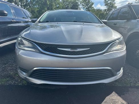 Used 2015 Chrysler 200 Limited FWD image 2