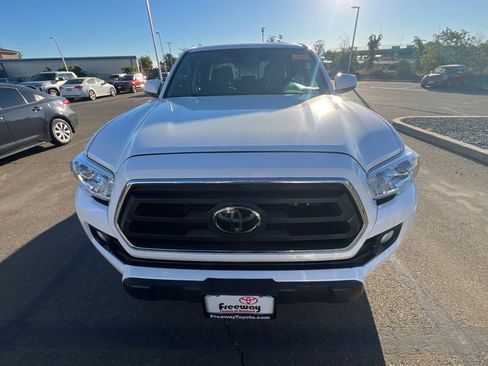 Used 2022 Toyota Tacoma SR5 image 3