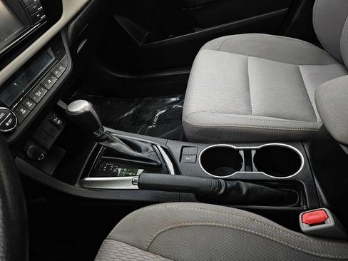 Used 2014 Toyota Corolla LE image 31