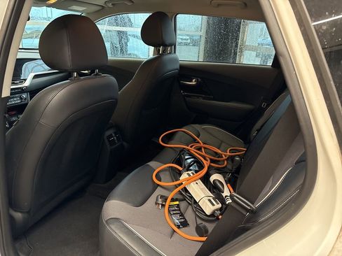 Certified 2022 Kia Niro EX w/ Cold Weather Package image 18