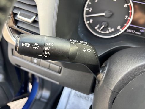 Used 2022 Nissan Rogue SV w/ SV Premium Package image 26