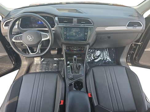 Used 2022 Volkswagen Tiguan SE AWD/4WD image 9