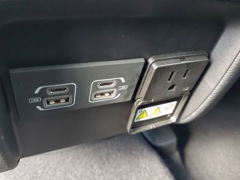 Used 2022 Jeep Cherokee Latitude Lux w/ Sun & Sound Group image 11