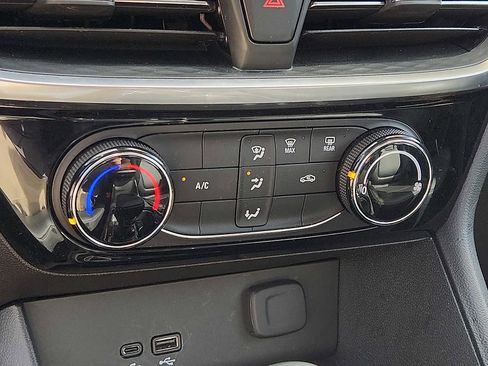 Used 2024 Buick Encore GX Sport Touring image 15