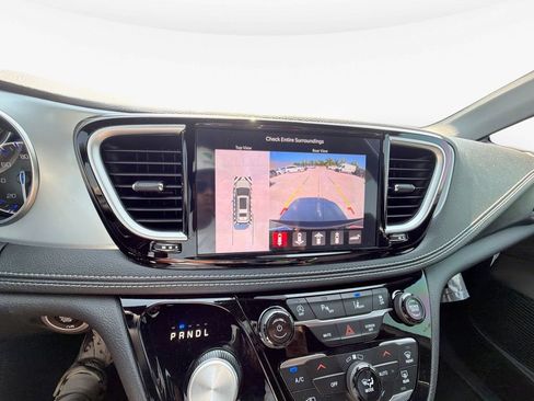 New 2026 Chrysler Pacifica Limited w/ Uconnect Theater Family Group FWD image 25