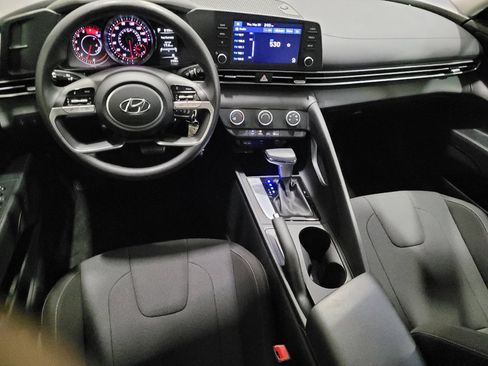 Used 2021 Hyundai Elantra SE FWD image 22