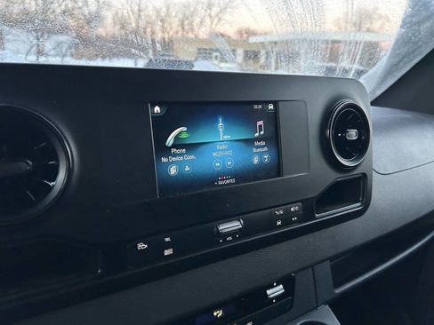 Used 2023 Mercedes-Benz Sprinter 2500 image 9