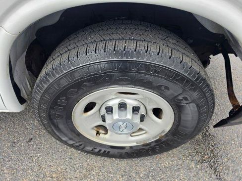 Used 2017 Chevrolet Express 2500 RWD image 39