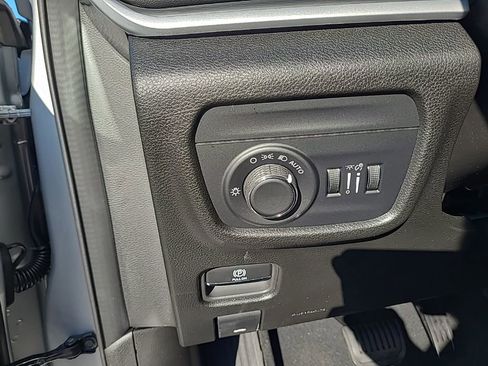 New 2025 Jeep Grand Cherokee L Altitude image 38