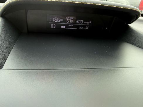 Used 2022 Subaru Crosstrek 2.5i Sport w/ Moonroof Package image 29