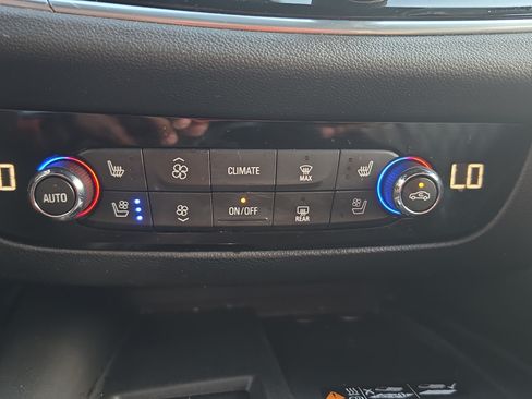 Used 2022 Buick Enclave Avenir w/ Avenir Technology Package FWD image 18