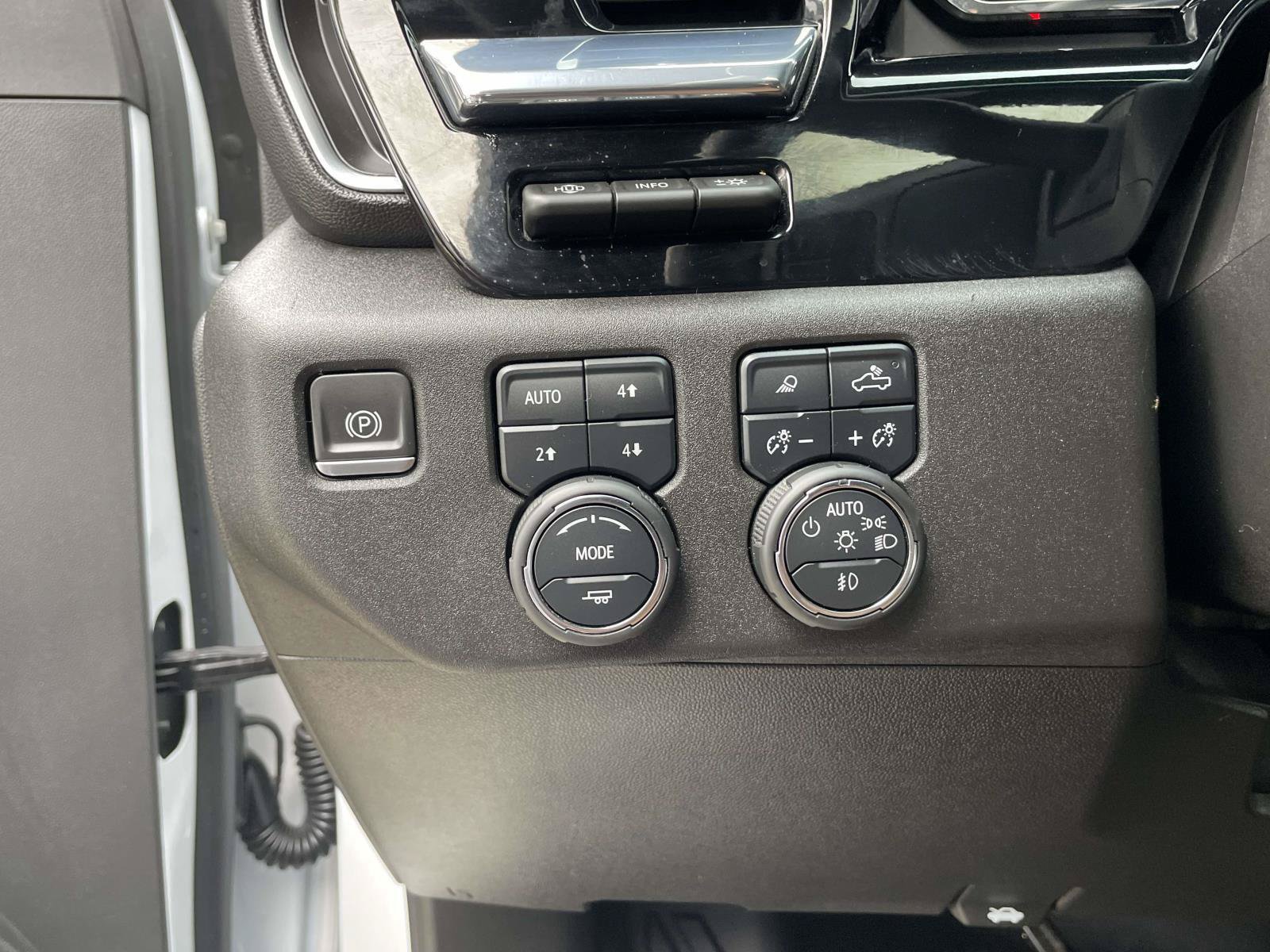 Used 2024 Chevrolet Silverado 2500 High Country w/ Technology Package AWD/4WD image 19