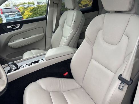 Certified 2023 Volvo XC60 B5 Plus AWD/4WD image 18