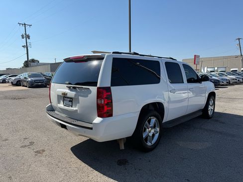 Used 2011 Chevrolet Suburban LT image 9