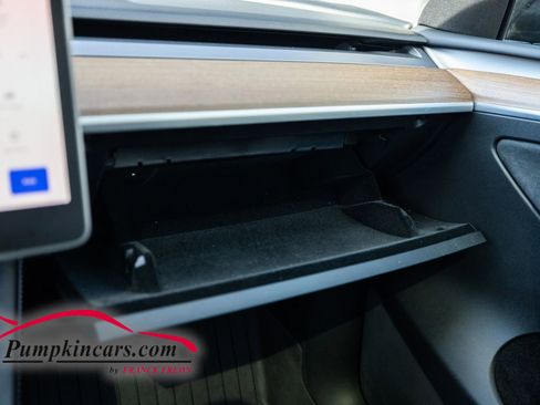 Used 2022 Tesla Model Y Long Range image 34