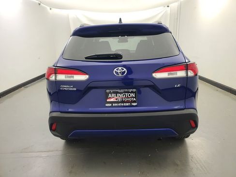 Used 2025 Toyota Corolla Cross LE image 5
