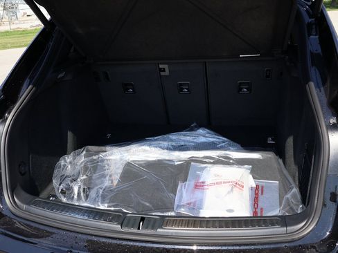 New 2025 Porsche Macan image 17