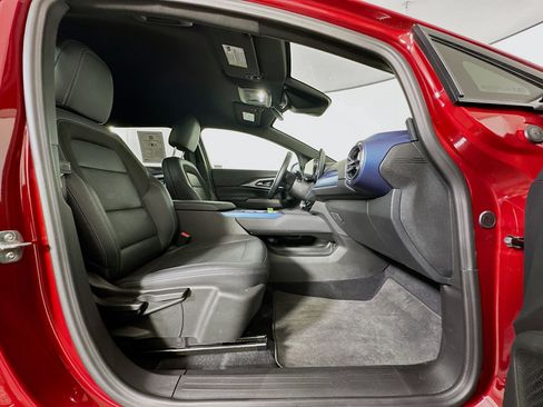 Used 2025 Chevrolet Equinox EV LT w/ Convenience Package image 32