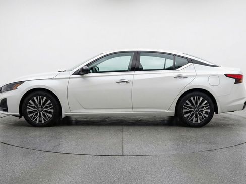 Used 2025 Nissan Altima 2.5 SV image 5