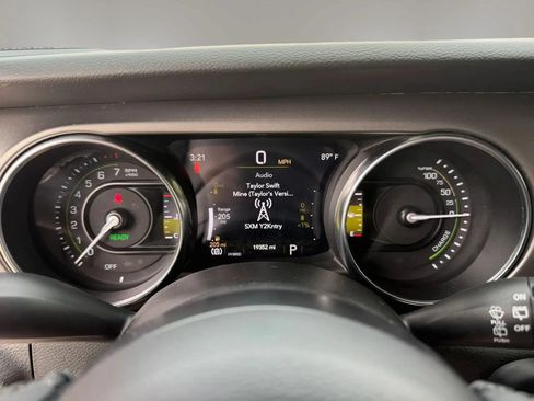 Used 2023 Jeep Wrangler Unlimited w/ Cold Weather Group AWD/4WD image 18