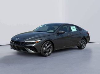 Used 2025 Hyundai Elantra SEL w/ Cargo Package FWD video 3