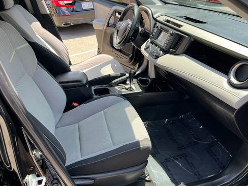 Used 2018 Toyota RAV4 XLE FWD image 11