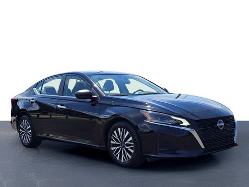 Used 2025 Nissan Altima 2.5 SV FWD image 5