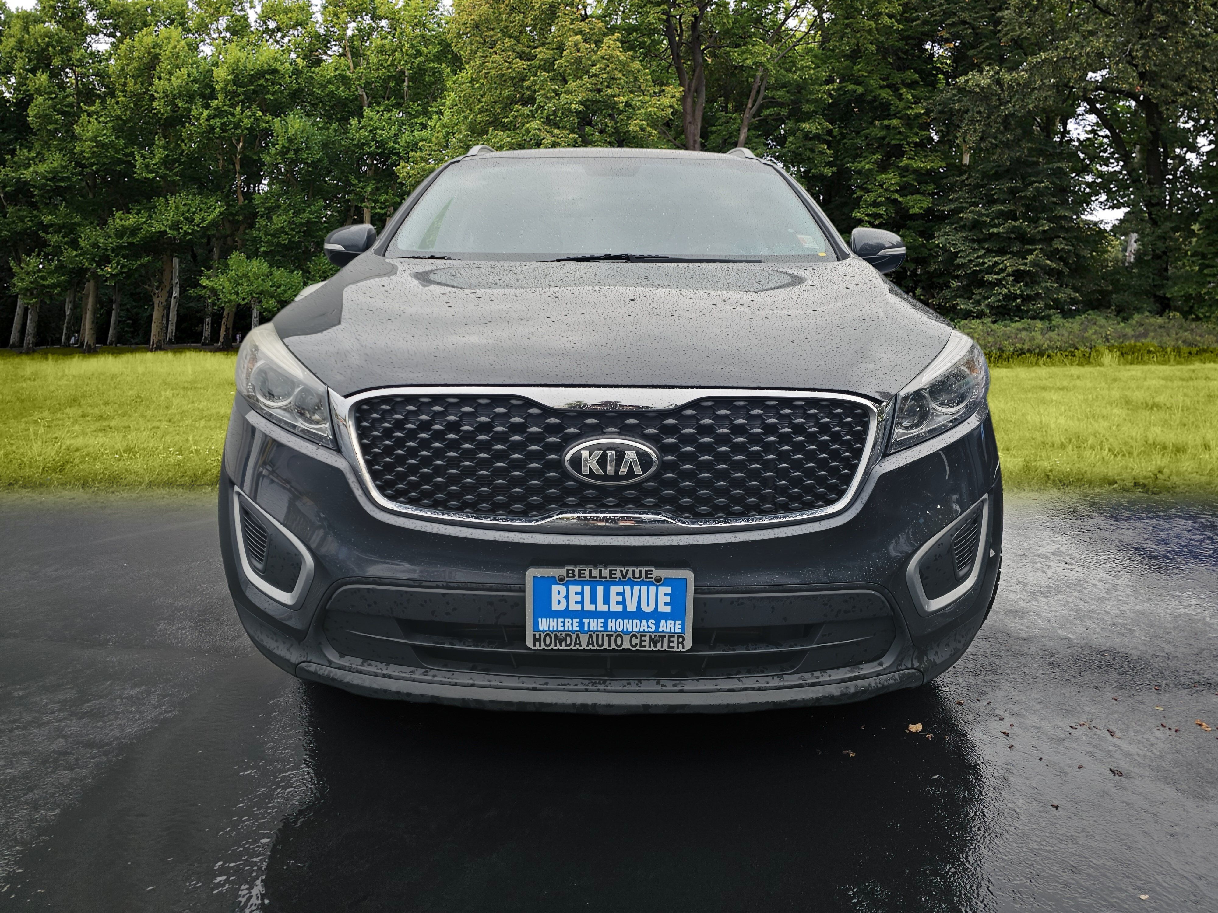 Used 2017 Kia Sorento FWD image 2