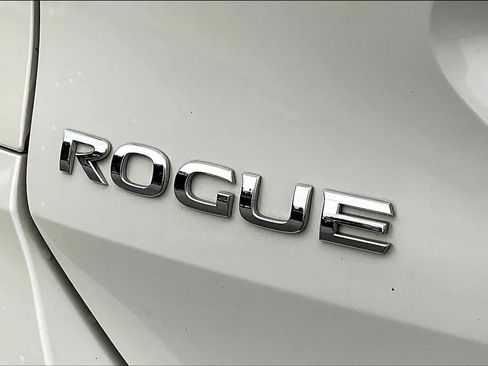 Used 2018 Nissan Rogue SL w/ Premium Package AWD/4WD image 10