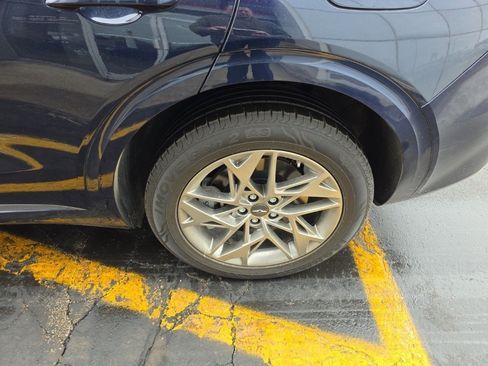 Used 2025 Genesis GV70 2.5T image 9