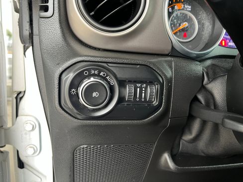 Used 2018 Jeep Wrangler Sport S image 33