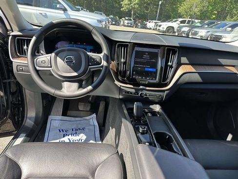 Used 2022 Volvo XC60 B5 Momentum w/ Climate Package AWD/4WD image 23