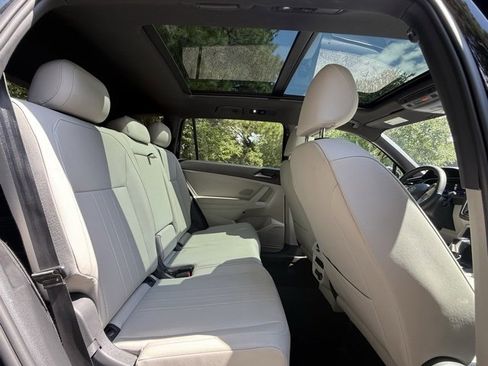 Used 2022 Volkswagen Tiguan SE R-Line image 11