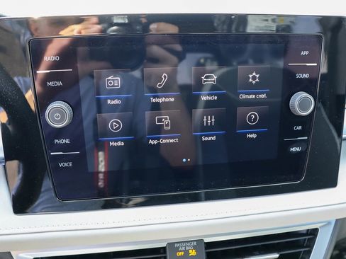 New 2025 Volkswagen Taos SE image 28