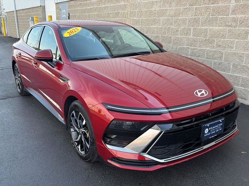 Used 2025 Hyundai Sonata SEL FWD image 2